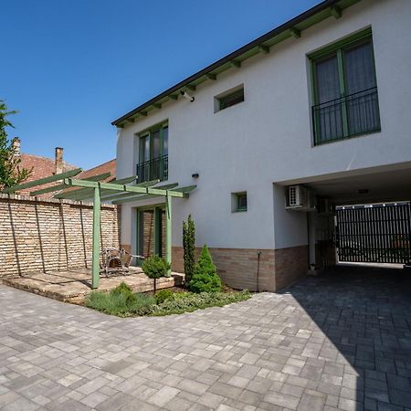 Jokai Apartman Dunafoldvar Esterno foto