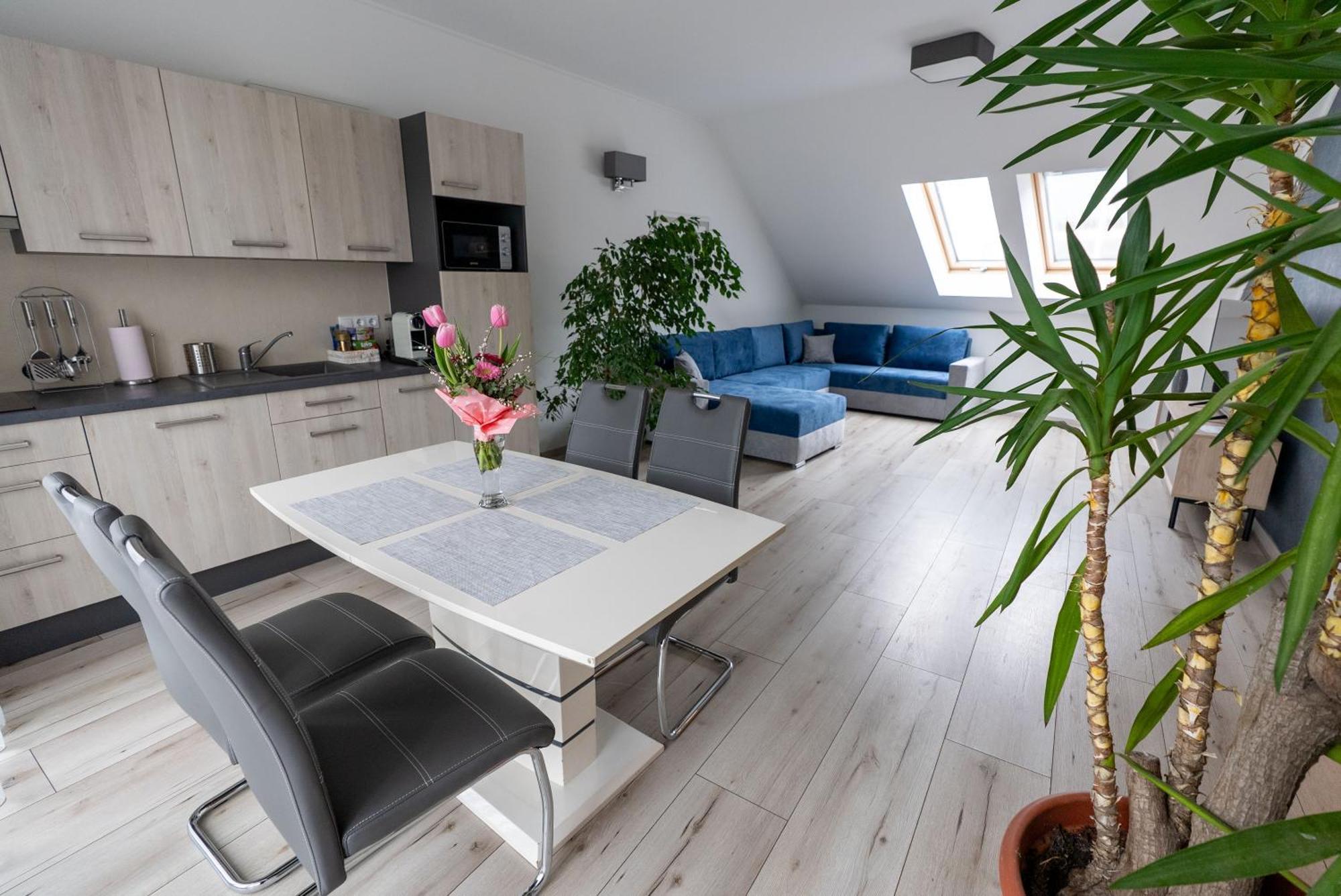 Jokai Apartman Dunafoldvar Esterno foto