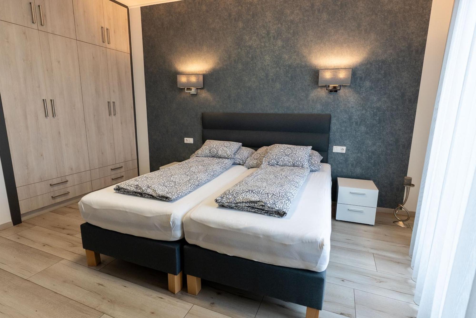 Jokai Apartman Dunafoldvar Esterno foto