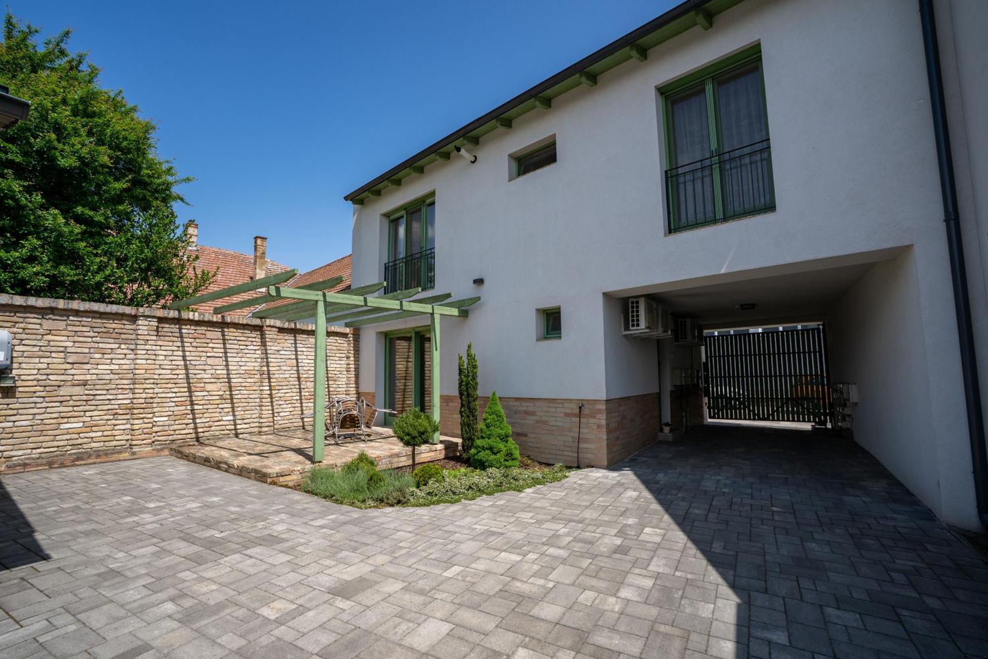 Jokai Apartman Dunafoldvar Esterno foto
