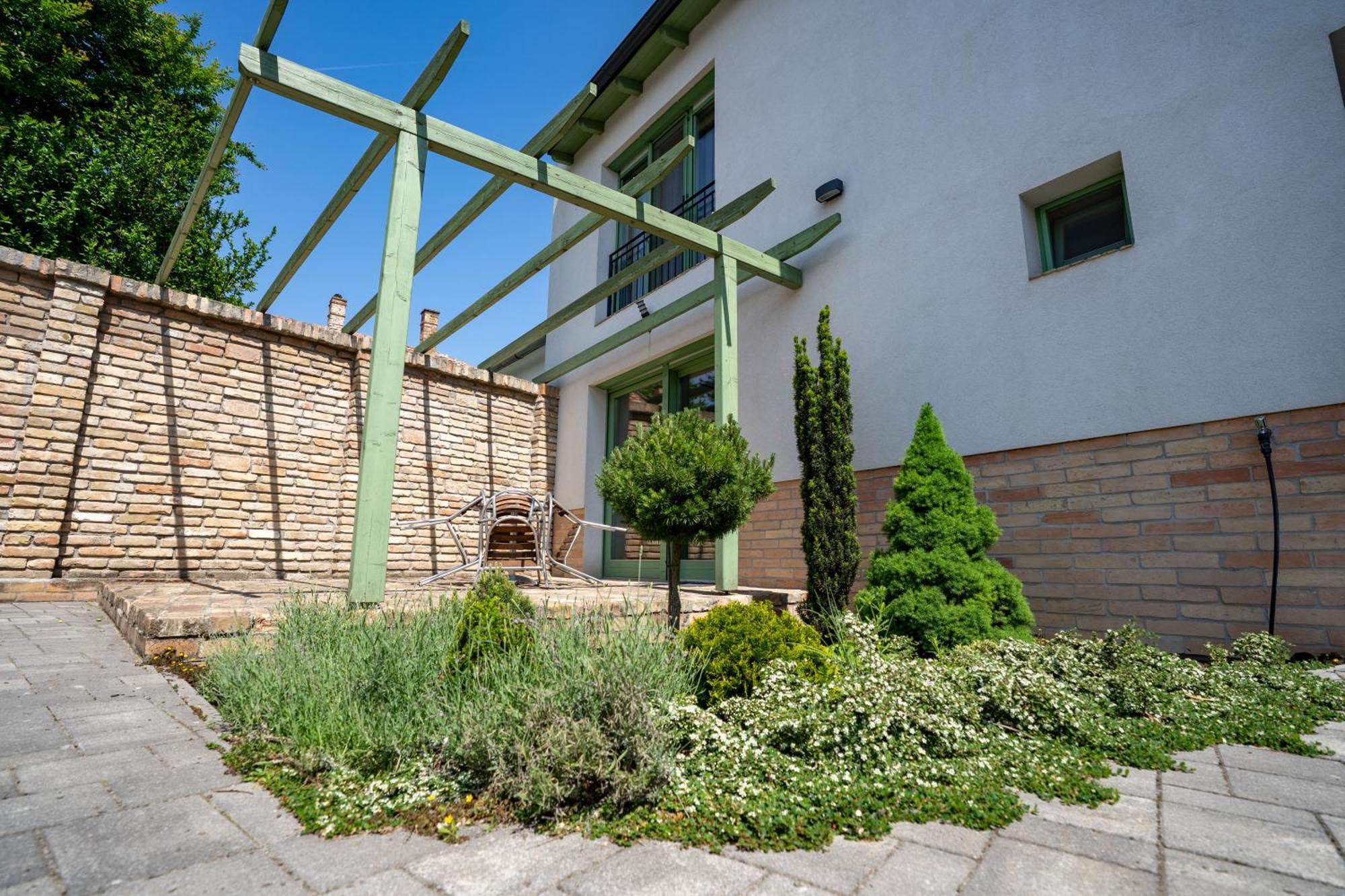 Jokai Apartman Dunafoldvar Esterno foto